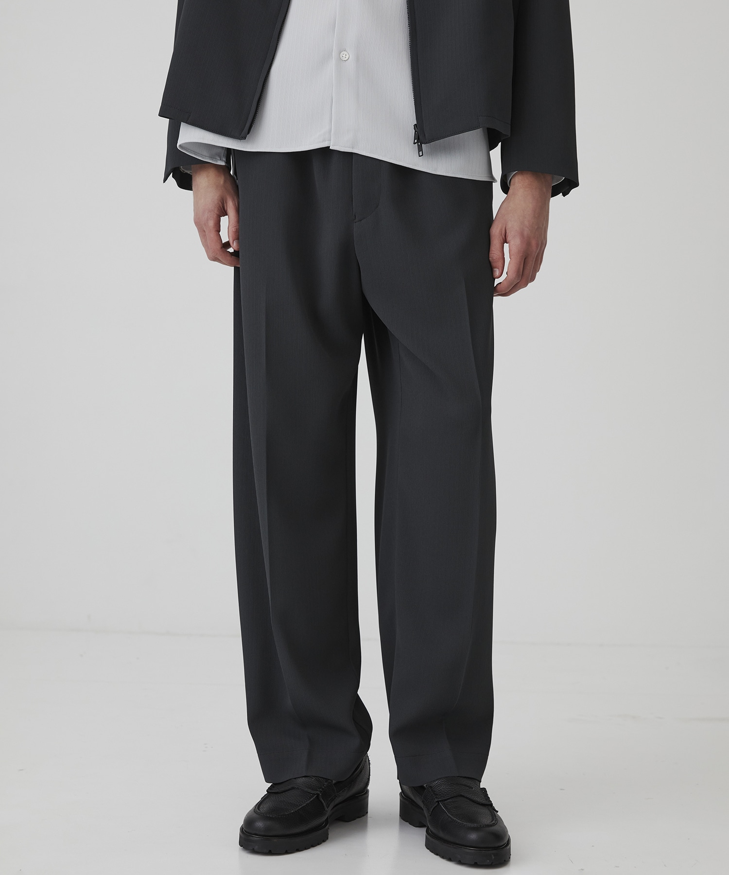 COLD DRY PLEATS シームレスイージーパンツ