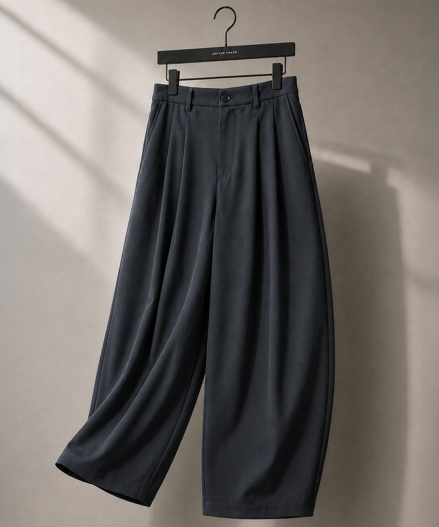 〈WEB先行販売〉超撥水 WOOL GABARDINE 2タックバレルパンツ
