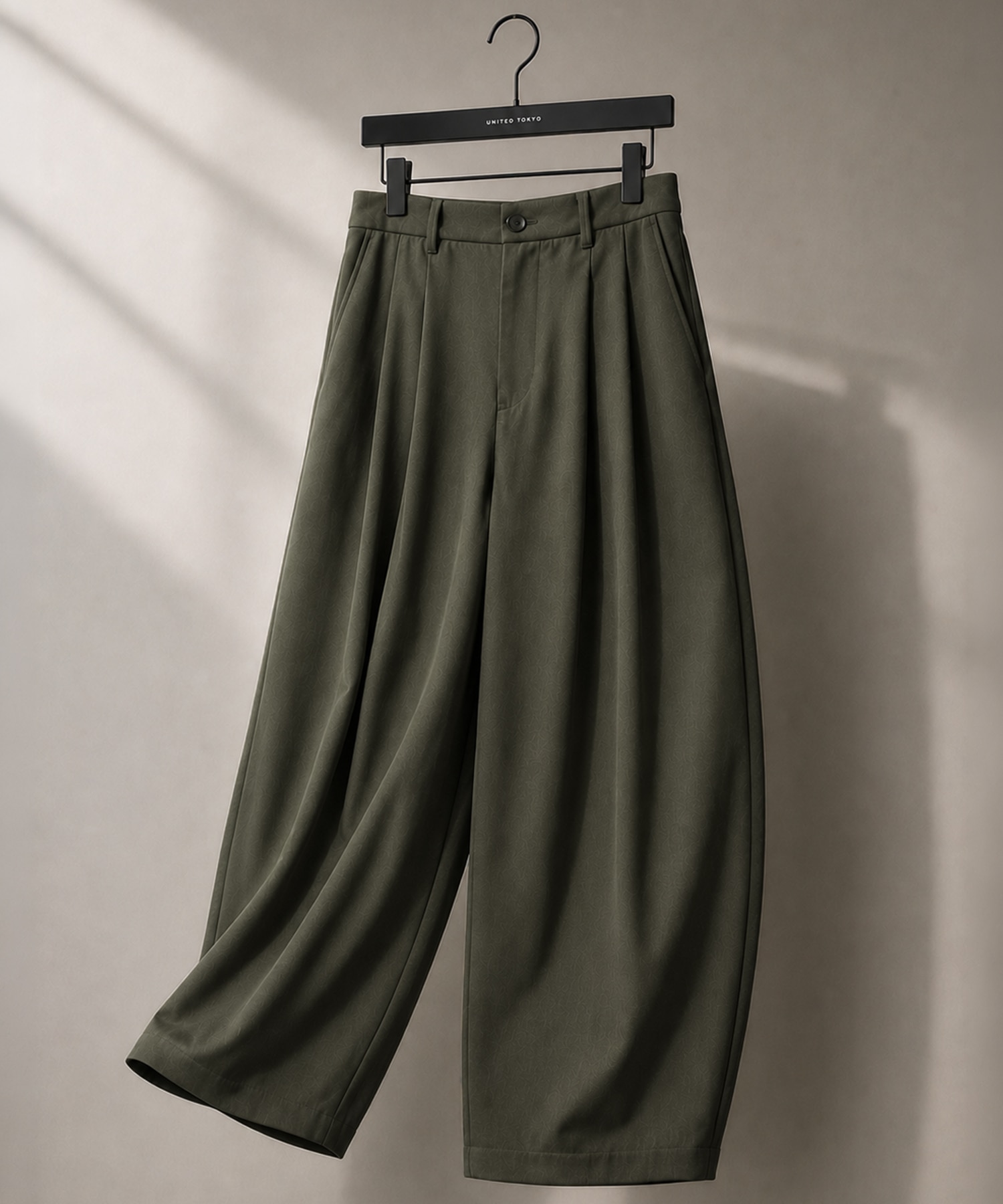 〈WEB先行販売〉超撥水 WOOL GABARDINE 2タックバレルパンツ