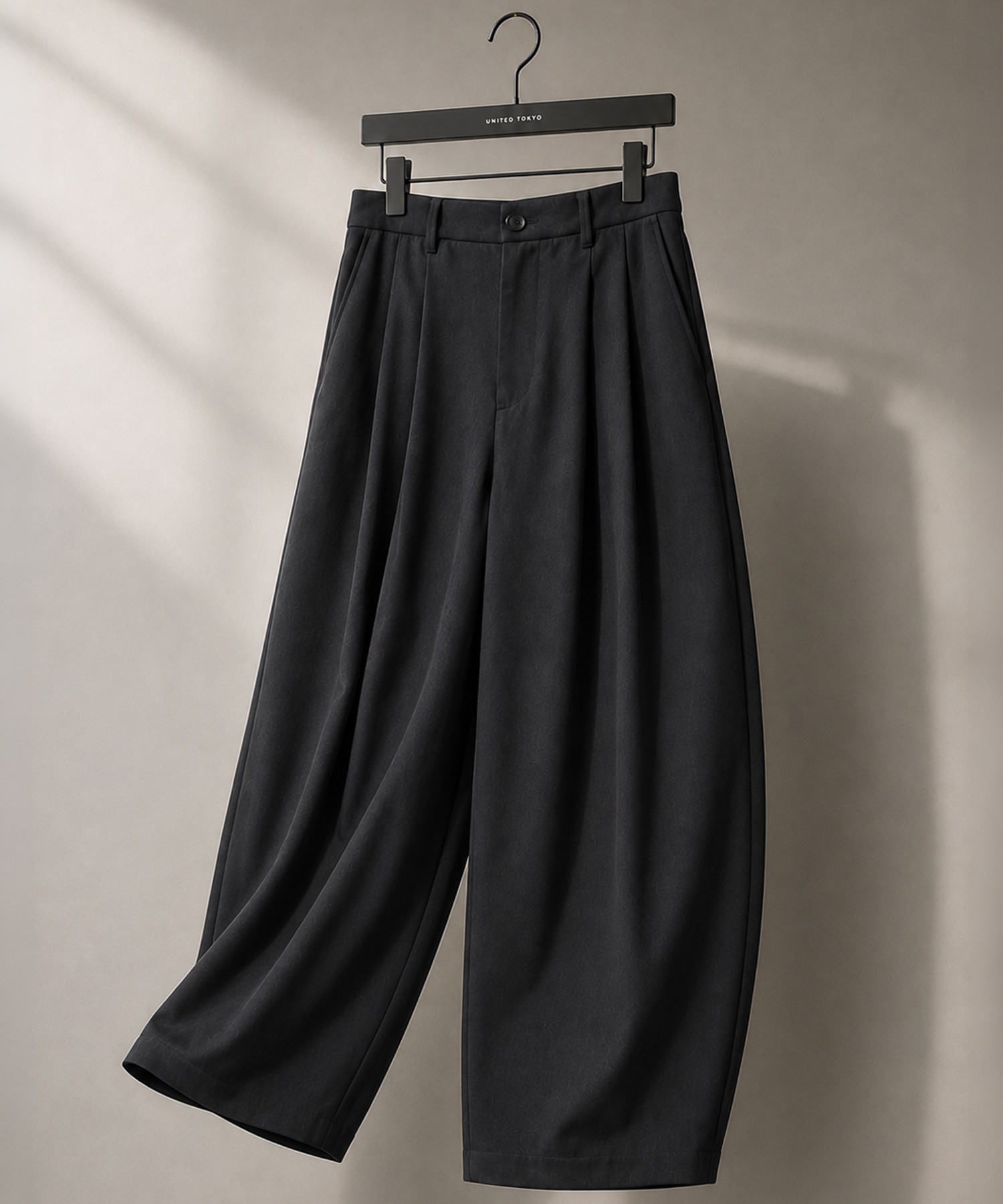 〈WEB先行販売〉超撥水 WOOL GABARDINE 2タックバレルパンツ