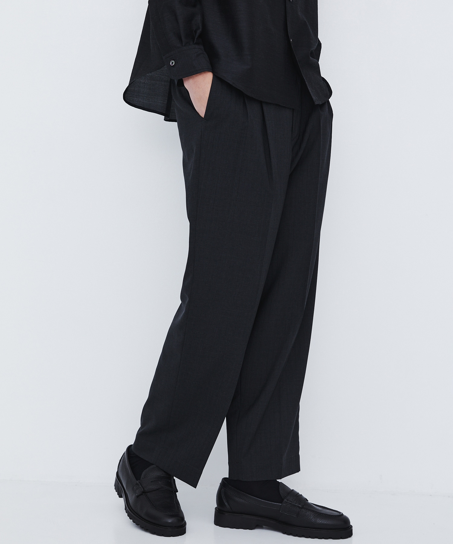 〈数量限定〉SERPINO WOOL 2TUCK PANTS