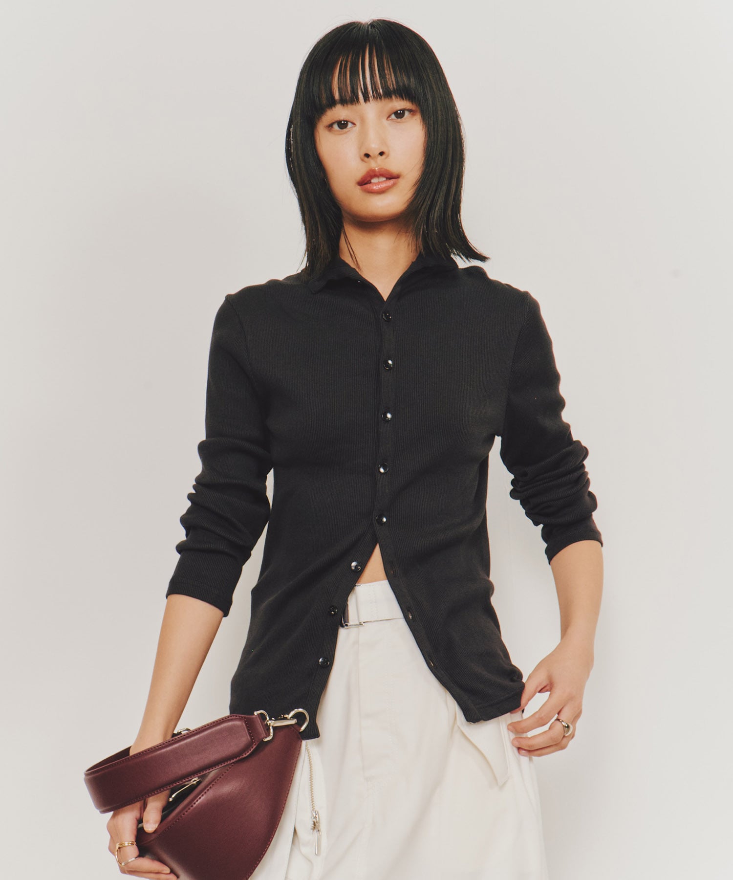 〈残りわずか〉ソフトタッチスリットネックトップス