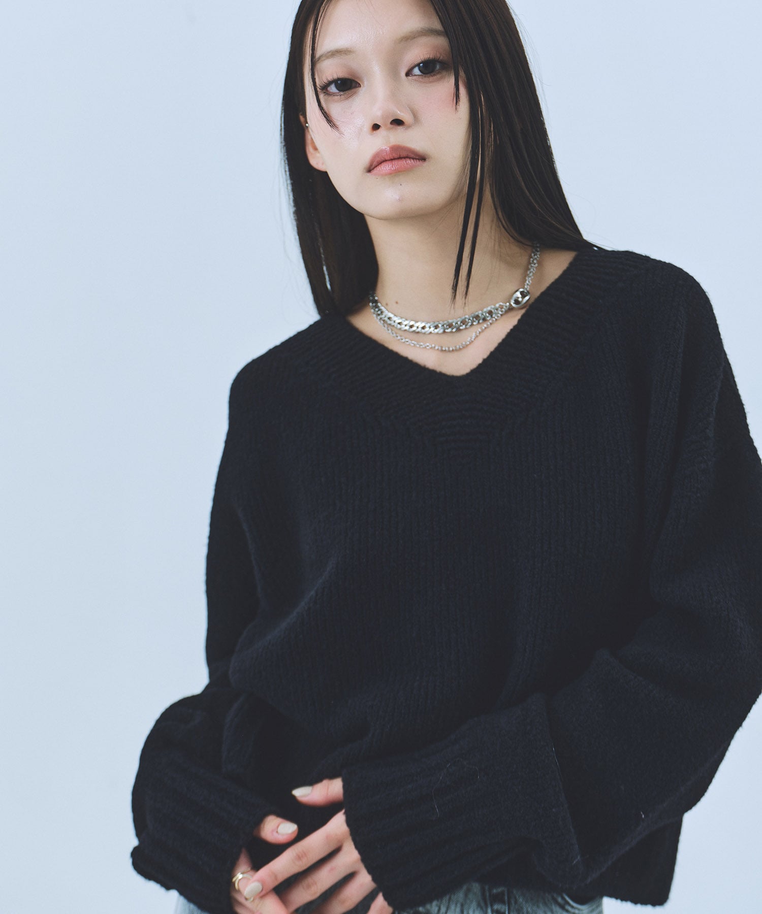 ループヤーンVネックニット