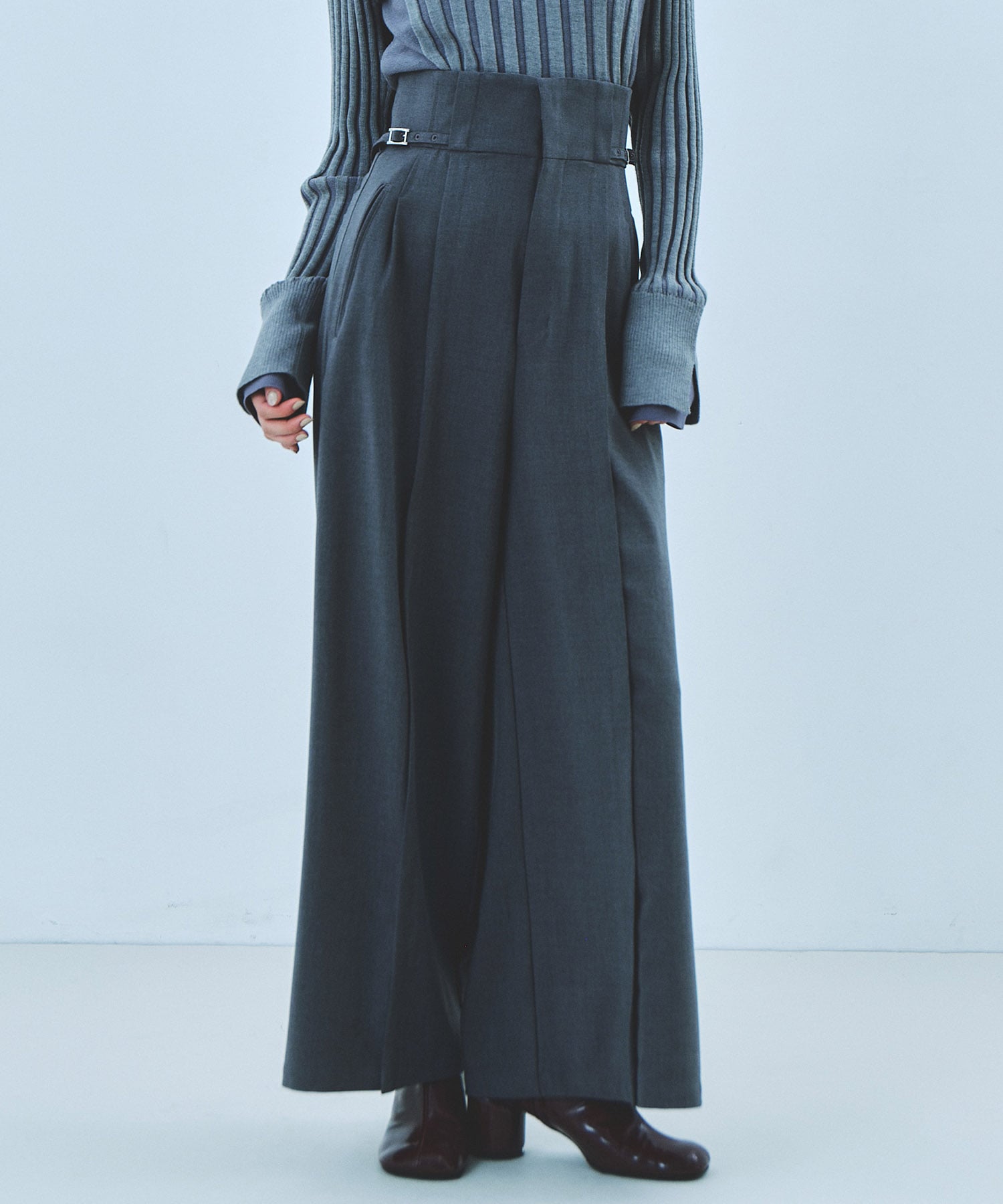 サイドベルトワイドパンツ