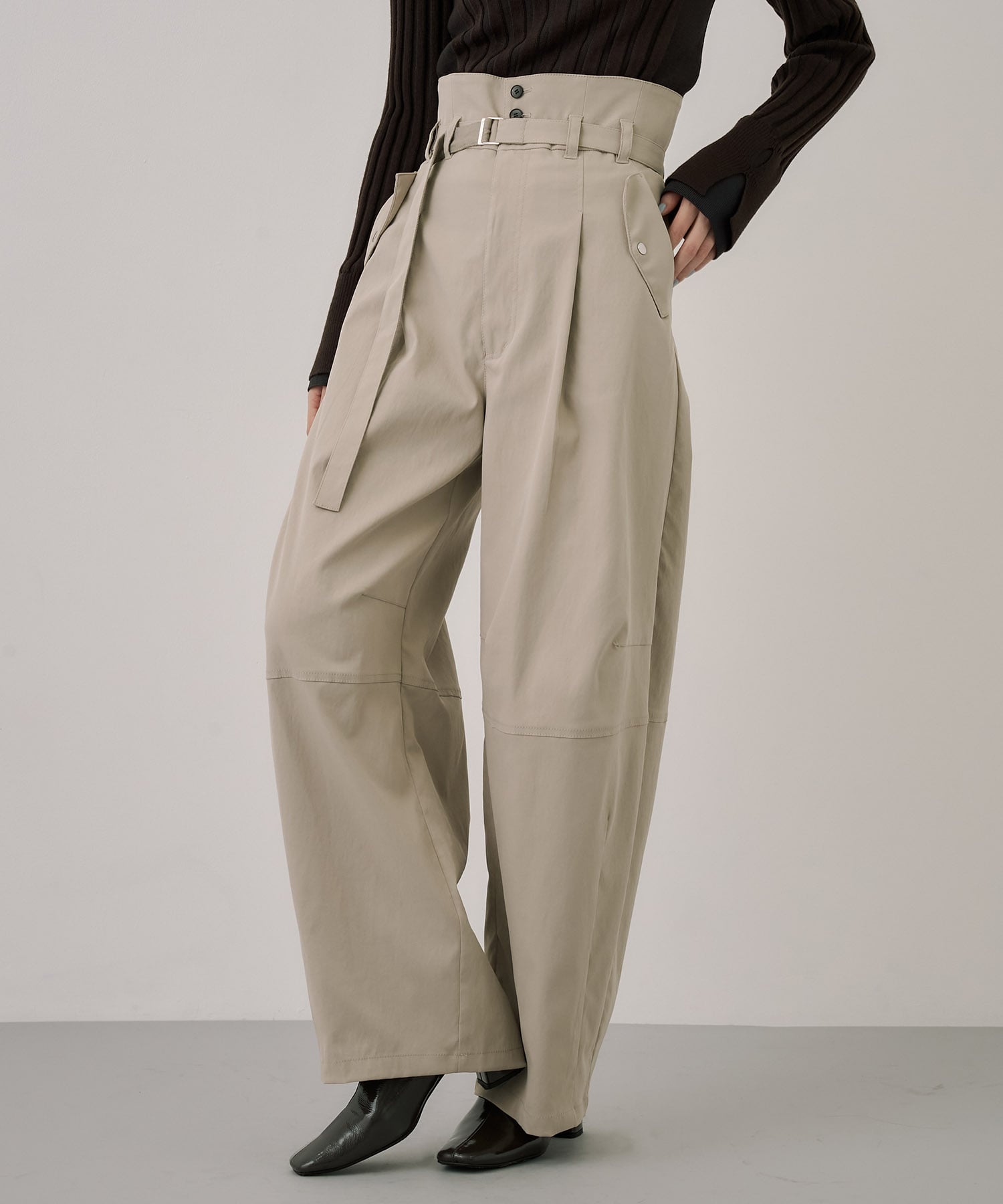 ニーコンバージョンパンツ