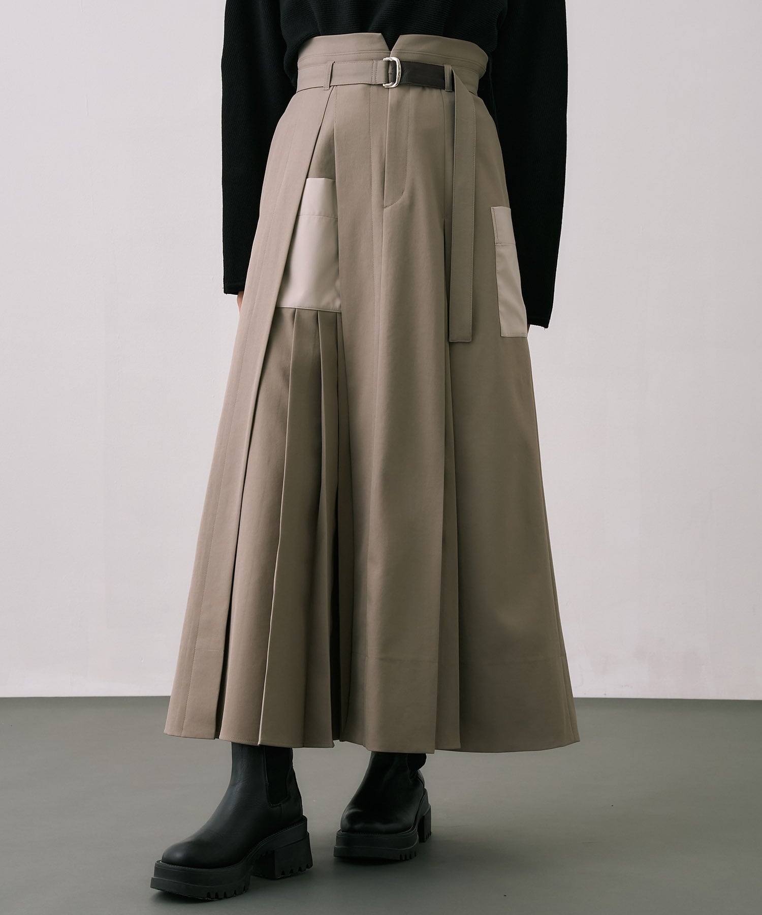 アシメインバーテッドプリーツスカート