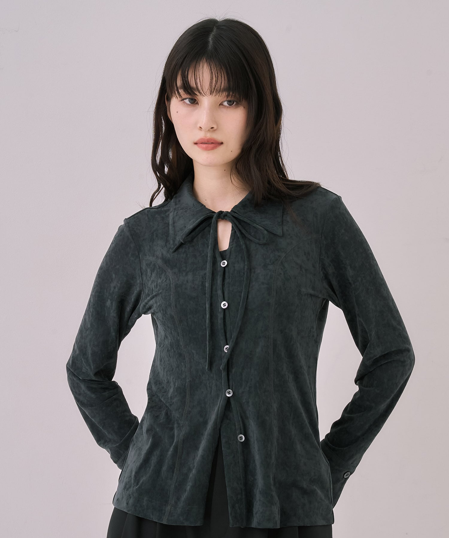 スリットネックベロアシャツ