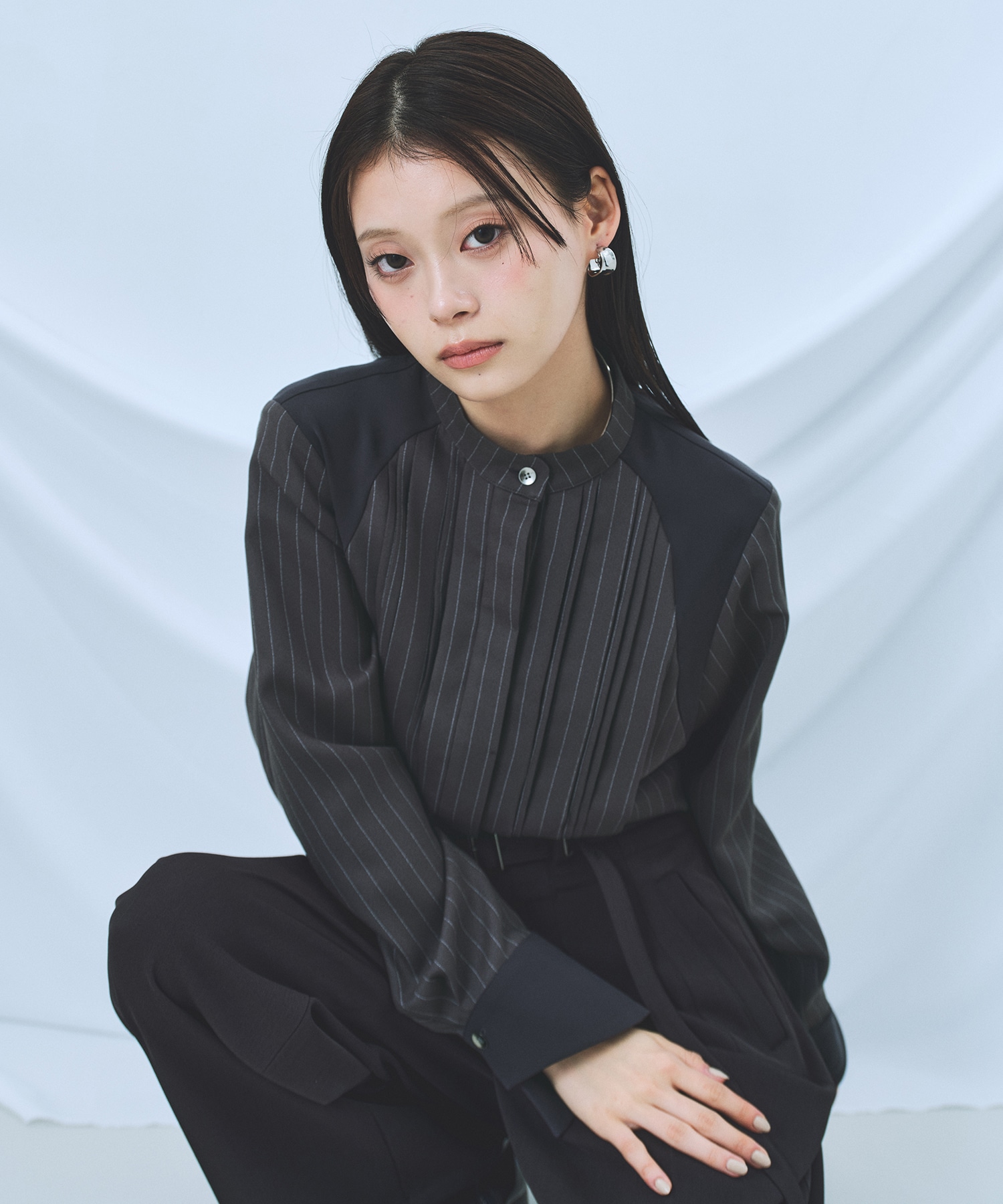 【WEB限定カラー】ピンタックバイカラーブラウス