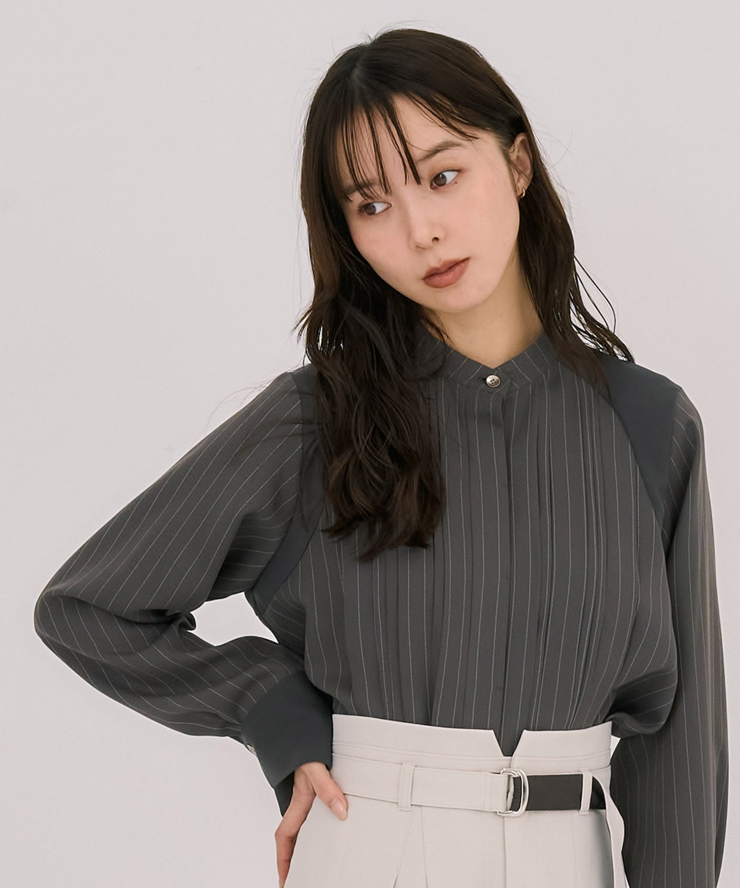 【WEB限定カラー】ピンタックバイカラーブラウス