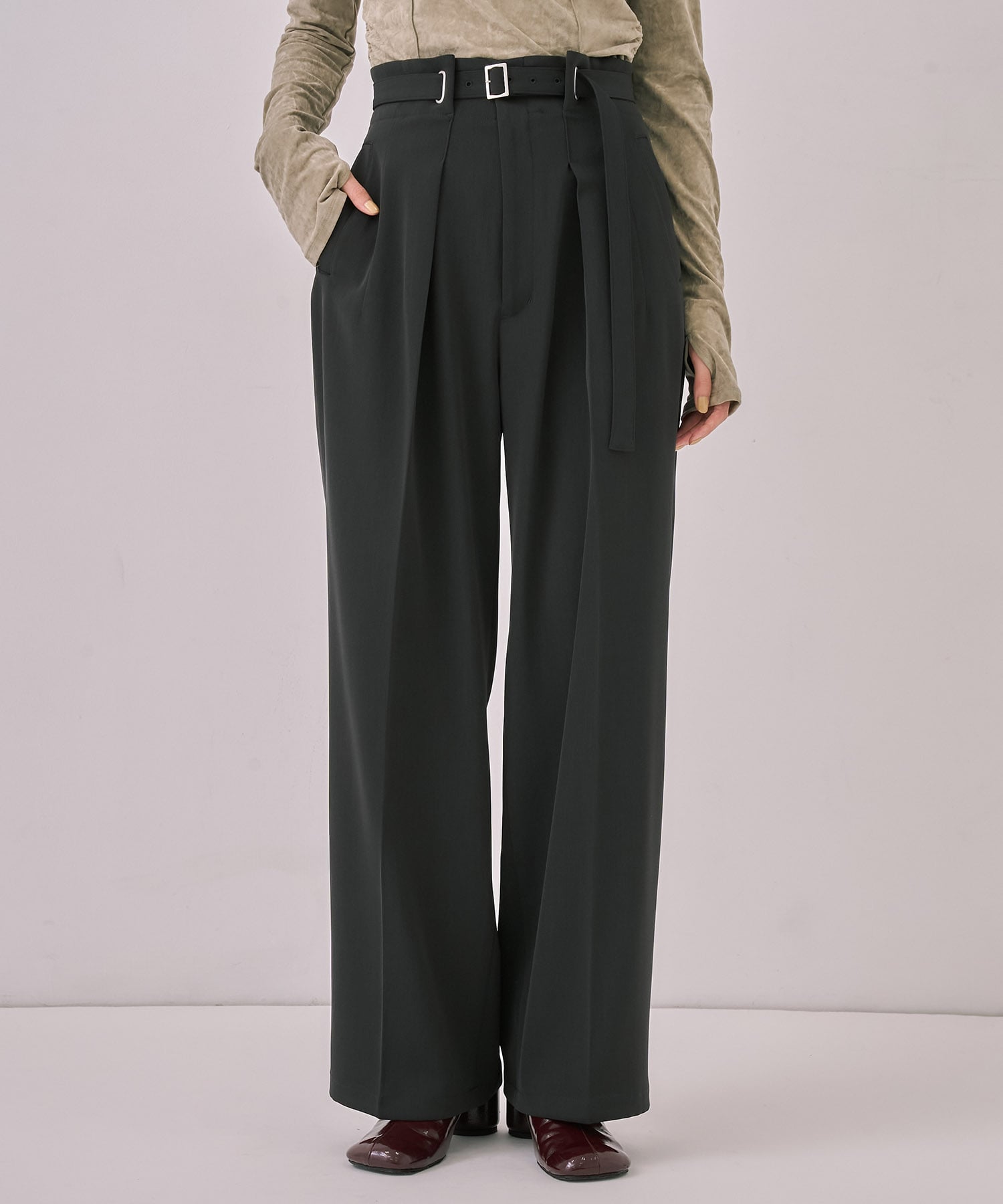 【WEB先行発売】アイレットベルトストレートパンツ