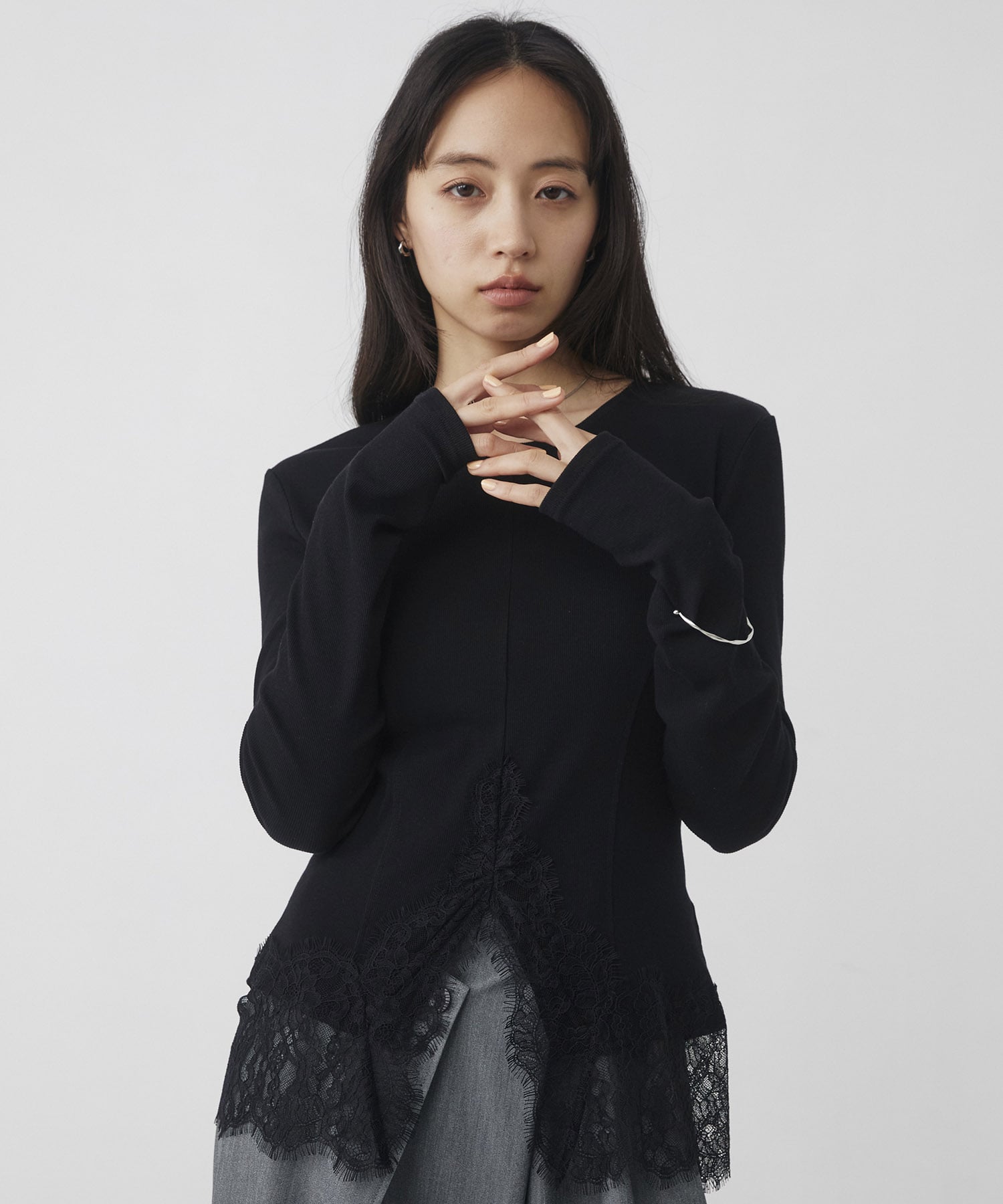 レースヘムスリットカットプルオーバー