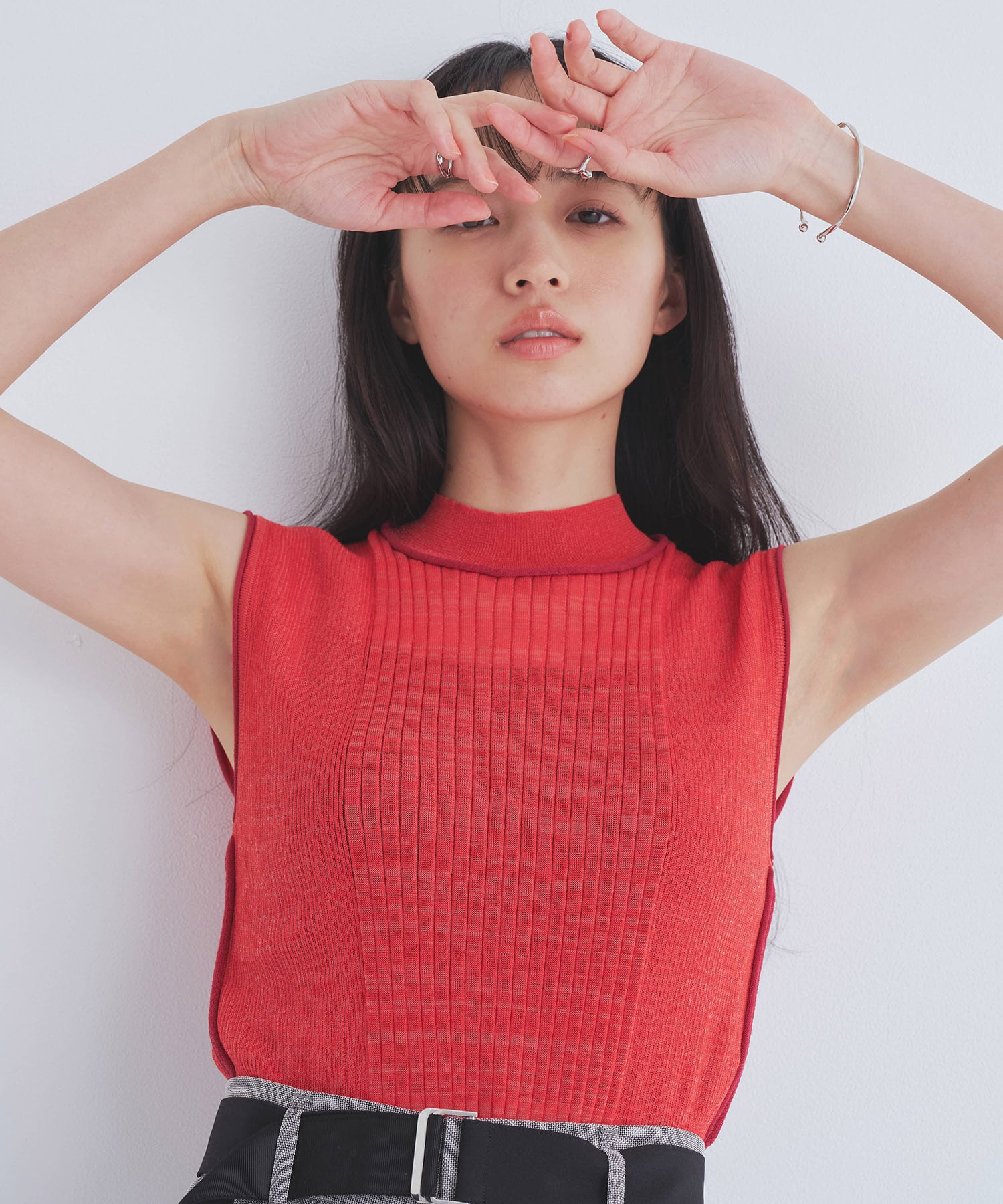 シアースラブノースリーブリブニット