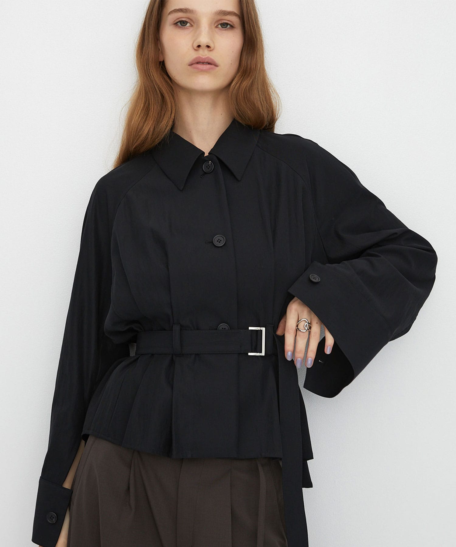 タックペプラムショートトレンチコート